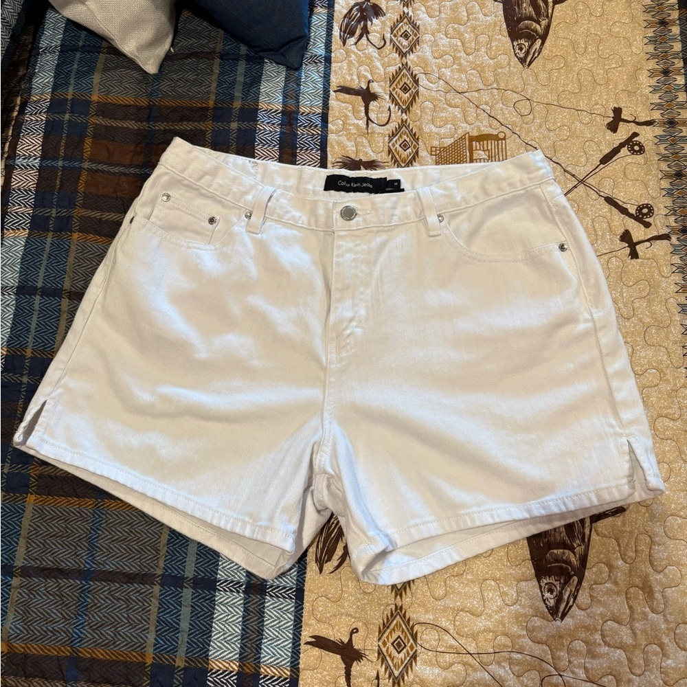 Calvin Klein women's 5-pocket white denim shorts, side slits "Omega" style sz 14
